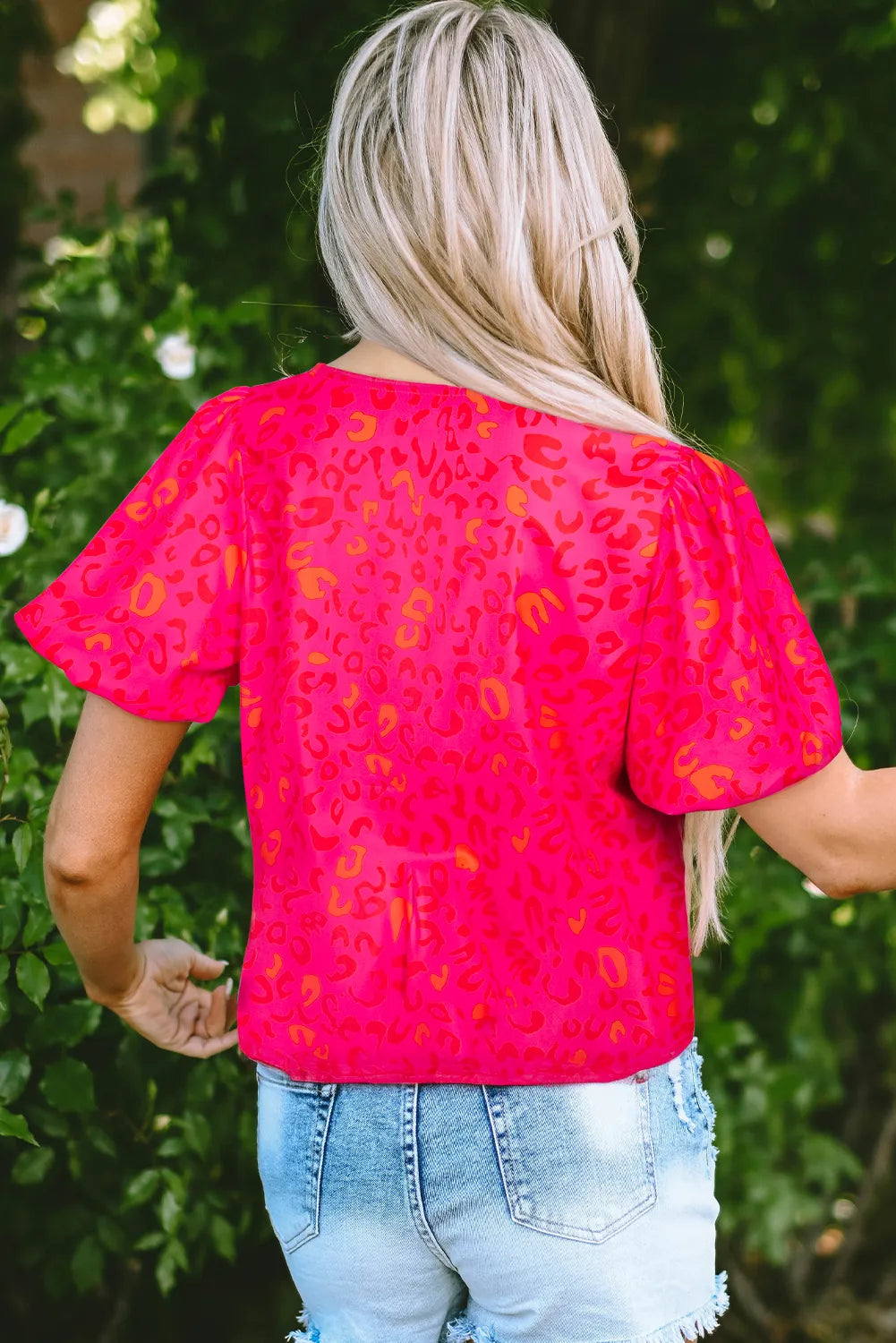 leopard-round-neck-short-sleeve-blouse-back-view-comfortable-fit