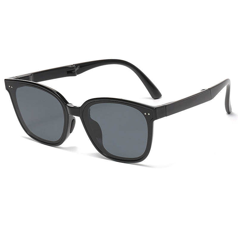 classic-square-frame-sunglasses-front-view-fashion-eyewear