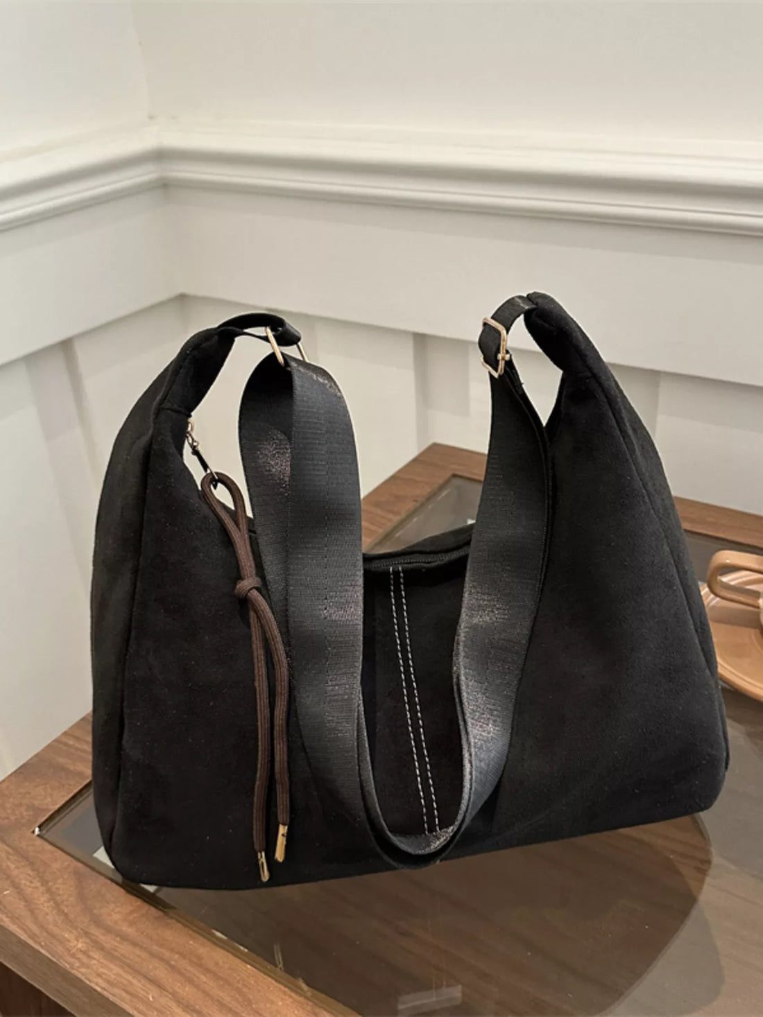 adjustable-strap-crossbody-bag-front-view-womens-handbag