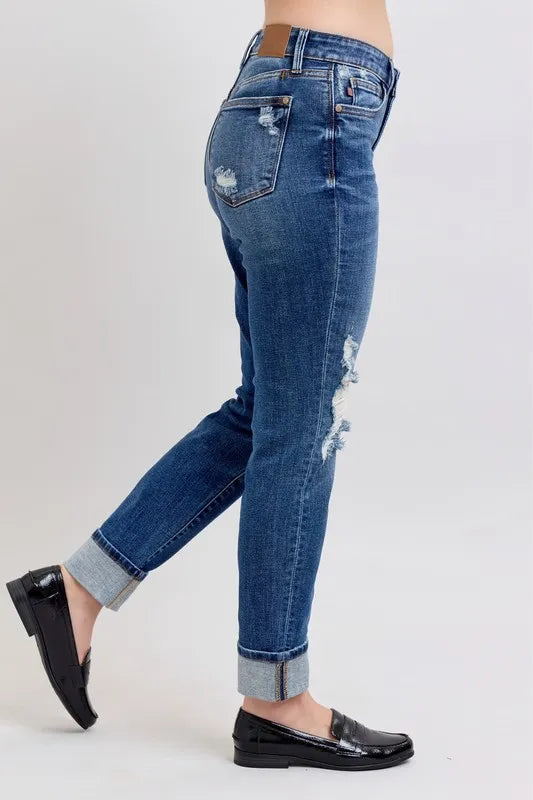 close-up-judy-blue-boyfriend-destroy-jeans-distressed-detail