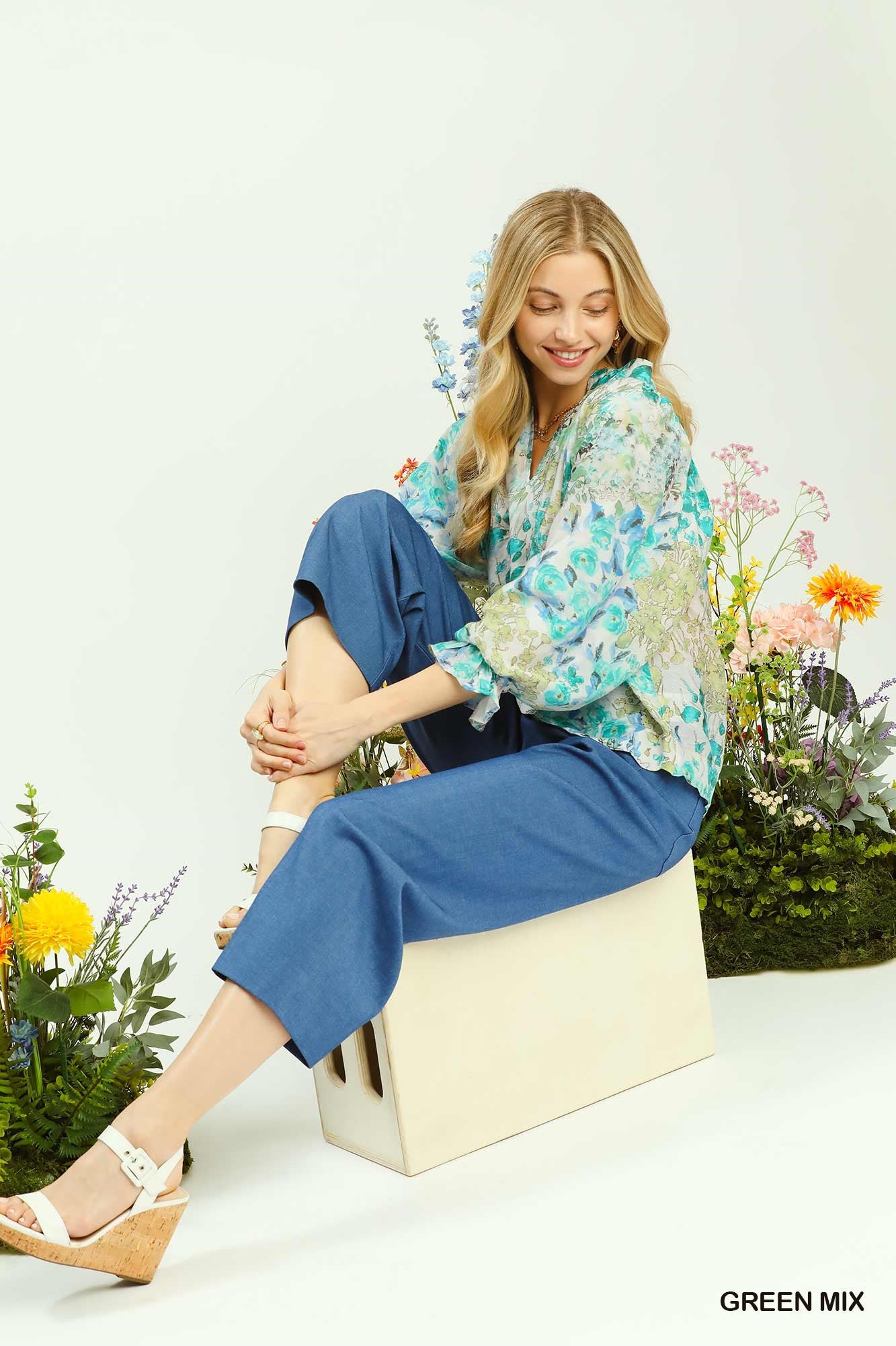 close-up-umgee-flounce-sleeve-watercolor-floral-blouse-detail