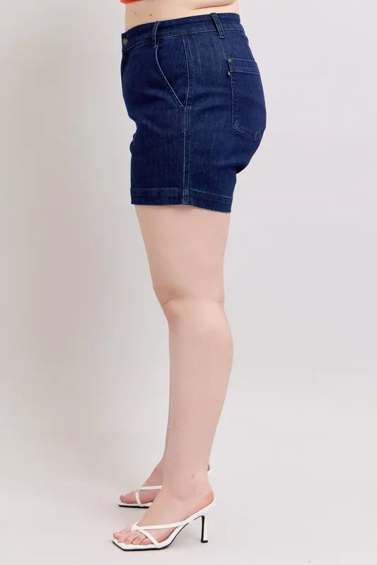 close-up-judy-blue-denim-shorts-fabric-detail-stretch-denim