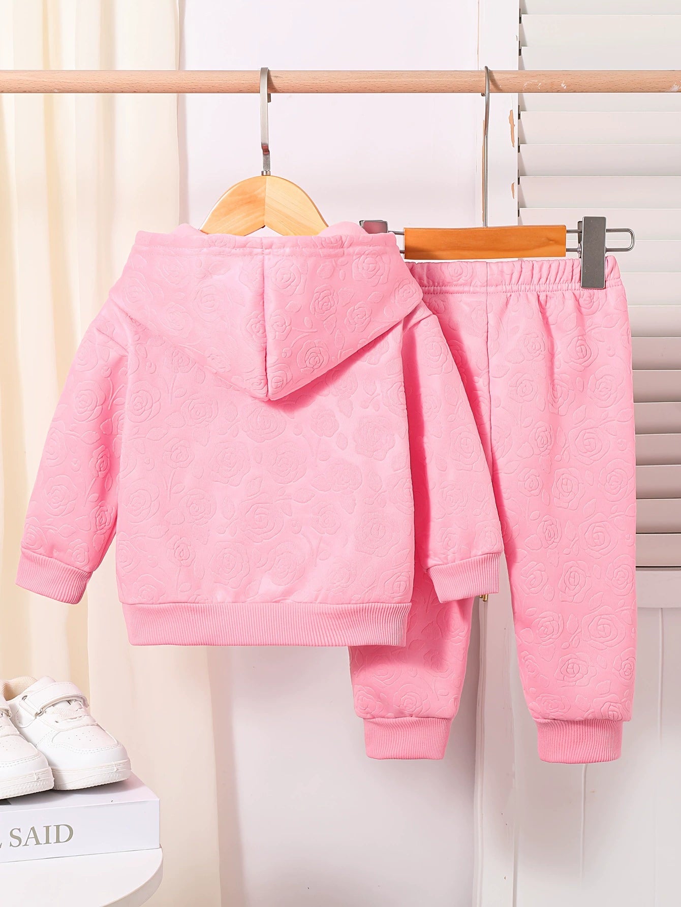 kids-embossed-floral-hoodie-pants-set-hoodie-detail