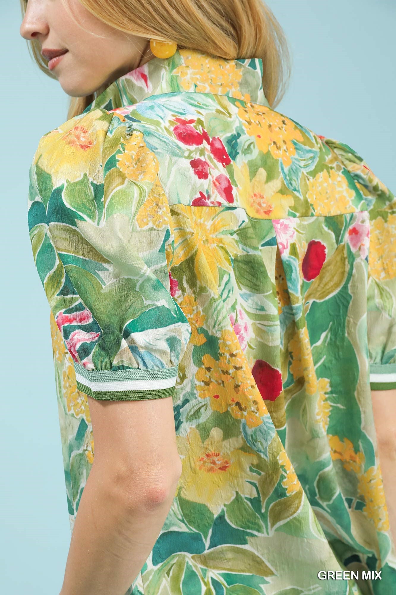 close-up-umgee-jacquard-bloomscape-print-top-texture-detail