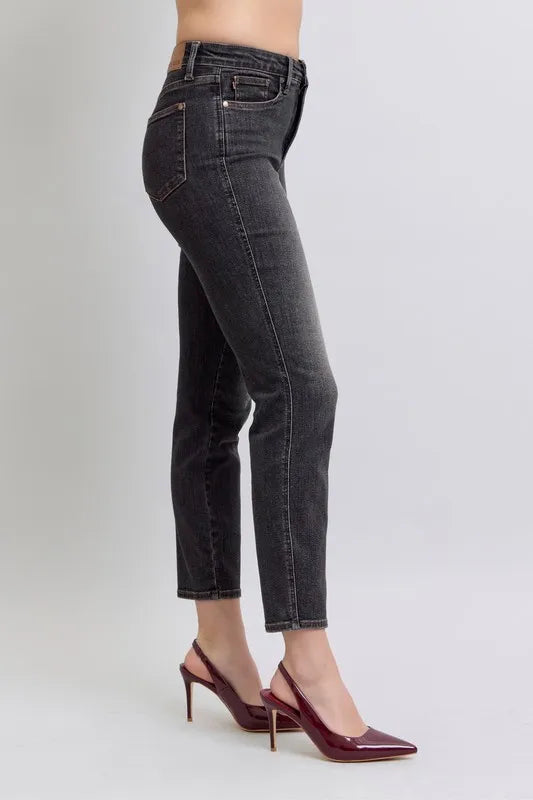 on-model-judy-blue-mid-rise-tummy-control-slim-jeans-street-style