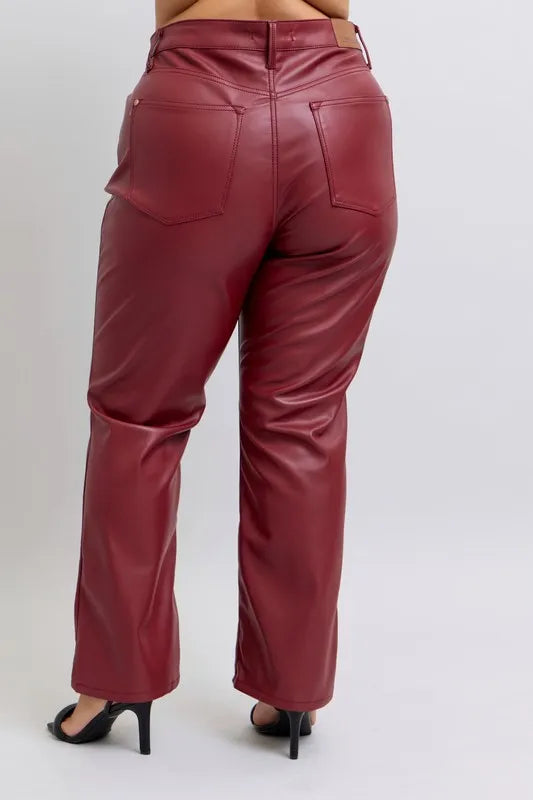 styled-judy-blue-faux-leather-straight-pants-trendy-outfit
