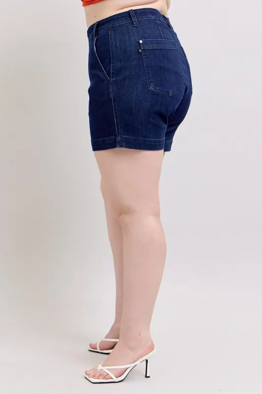 on-model-judy-blue-plus-size-high-waist-denim-shorts-summer-look