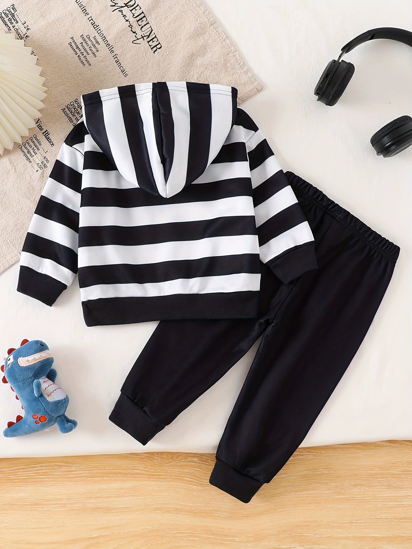 kids‑dinosaur‑striped‑pants‑children‑outfit‑detail‑fun‑design