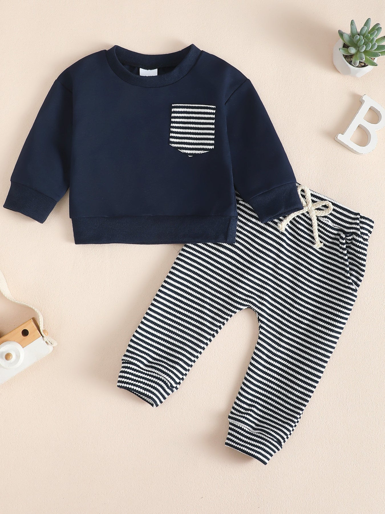 kids-striped-pocket-sweatshirt-and-pants-set-front-view-casual-kids-fashion