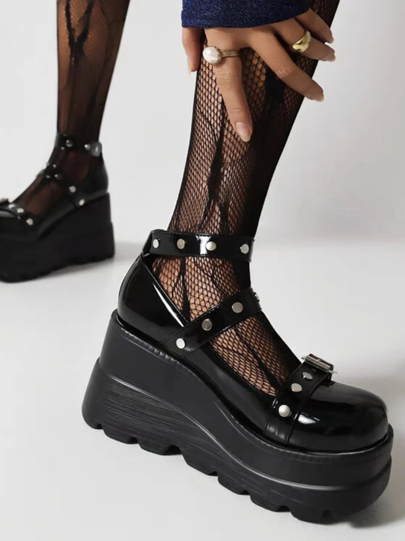 platform-mary-jane-shoes-with-triple-buckle-straps-side-view-stylish-design