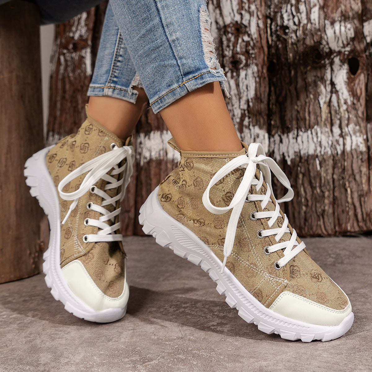 on-model-mens-lace-up-round-toe-sneakers-street-style