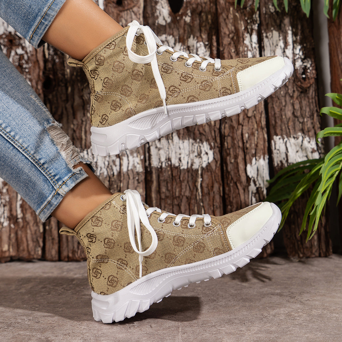 styled-mens-lace-up-round-toe-sneakers-casual-outfit