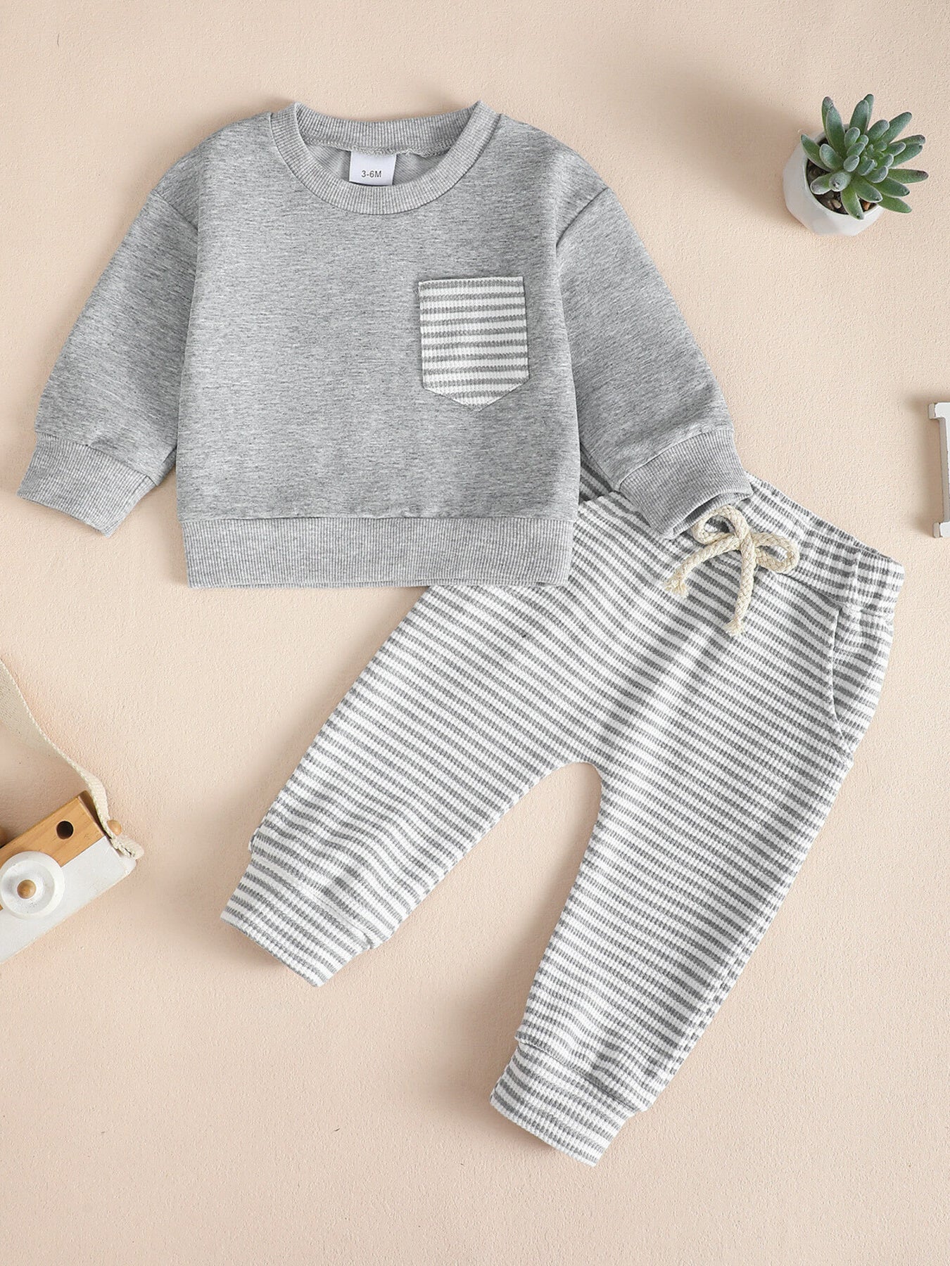 kids-striped-pocket-sweatshirt-pants-set-pants-detail