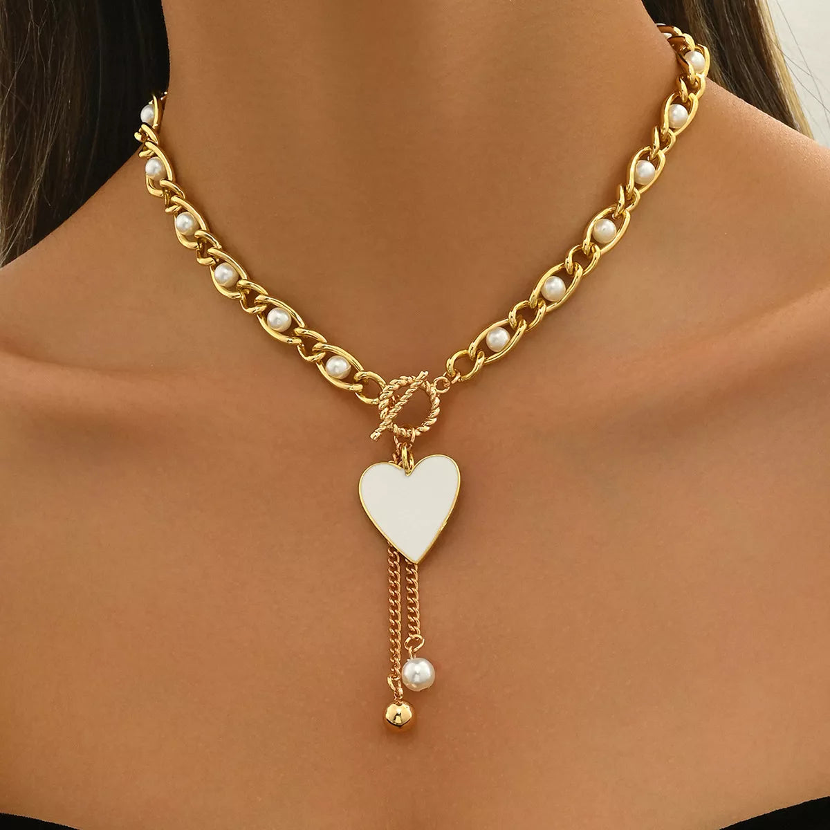 18k-gold-plated-pearl-heart-necklace-side-view-delicate-chain