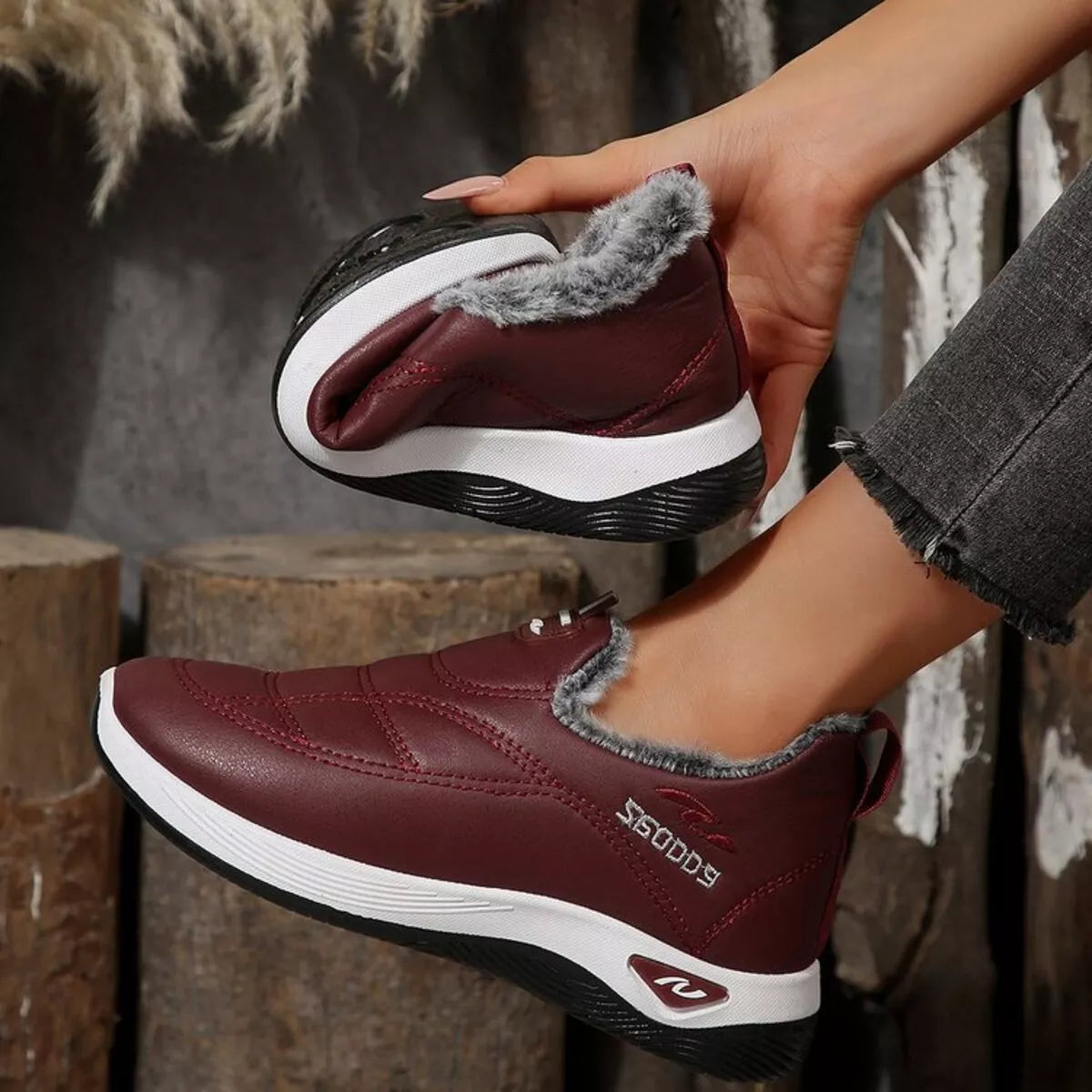 plush-round-toe-platform-shoes-platform-sole-detail