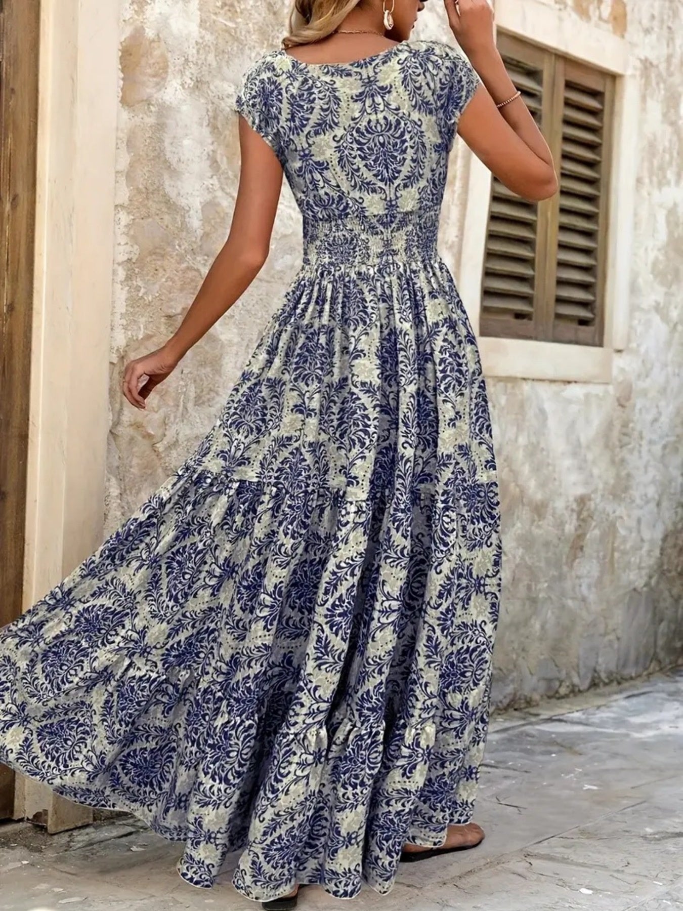 close-up-printed-cap-sleeve-maxi-dress-pattern-detail