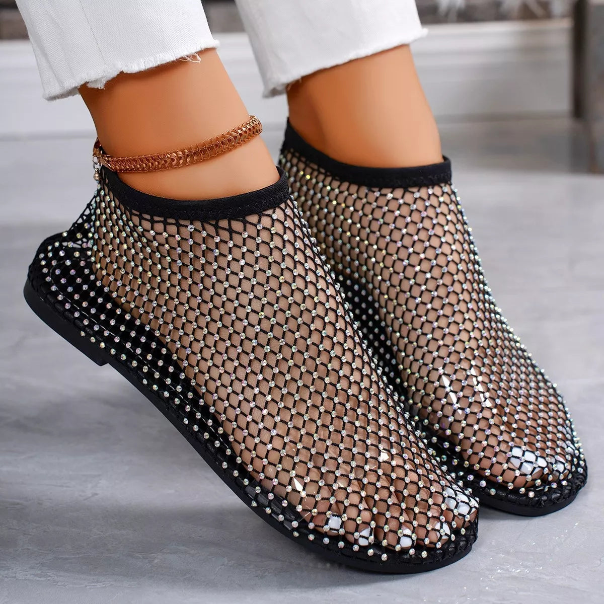 close-up-rhinestone-hollow-out-sandals-sparkle-detail