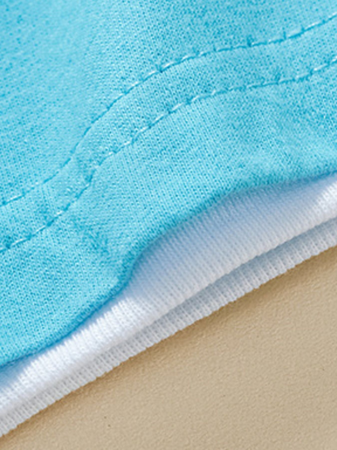 close-up-robot-print-tee-kids-outfit-detail