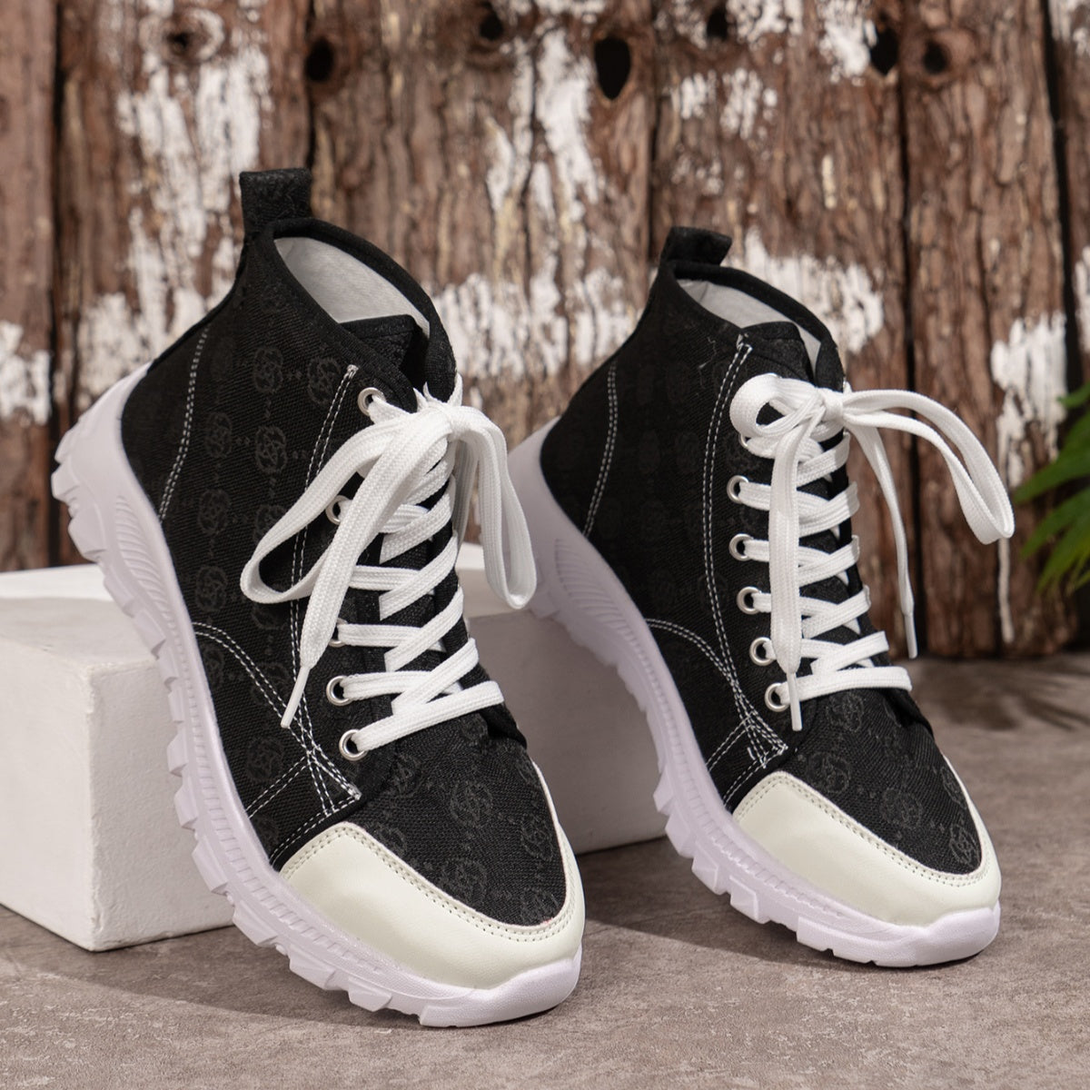 close-up-lace-up-round-toe-sneakers-material-detail