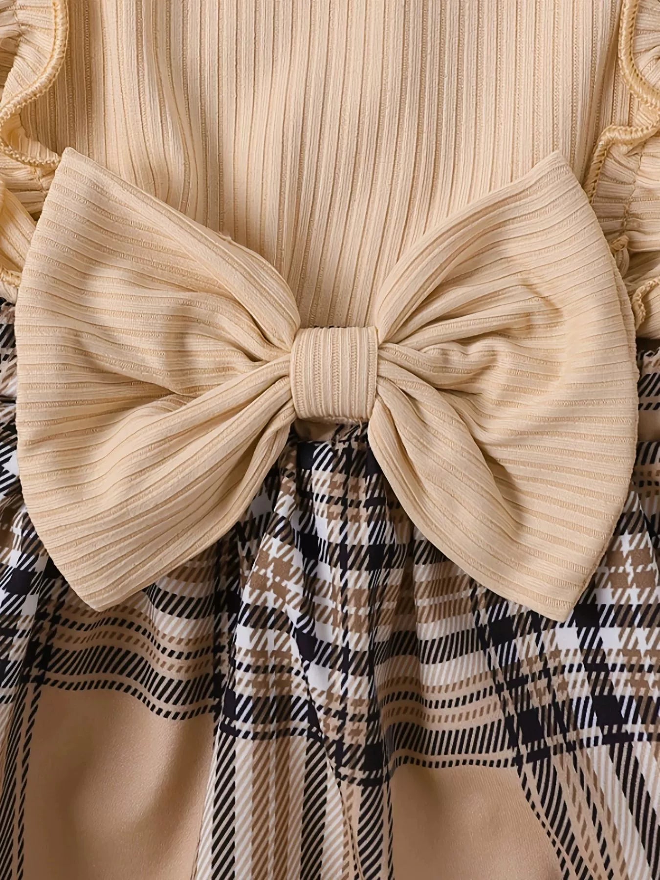 close-up-kids-ruffle-trim-plaid-dress-detail