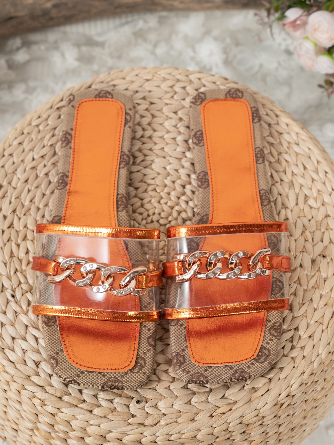 styled-chain-decorated-open-toe-sandals-summer-outfit