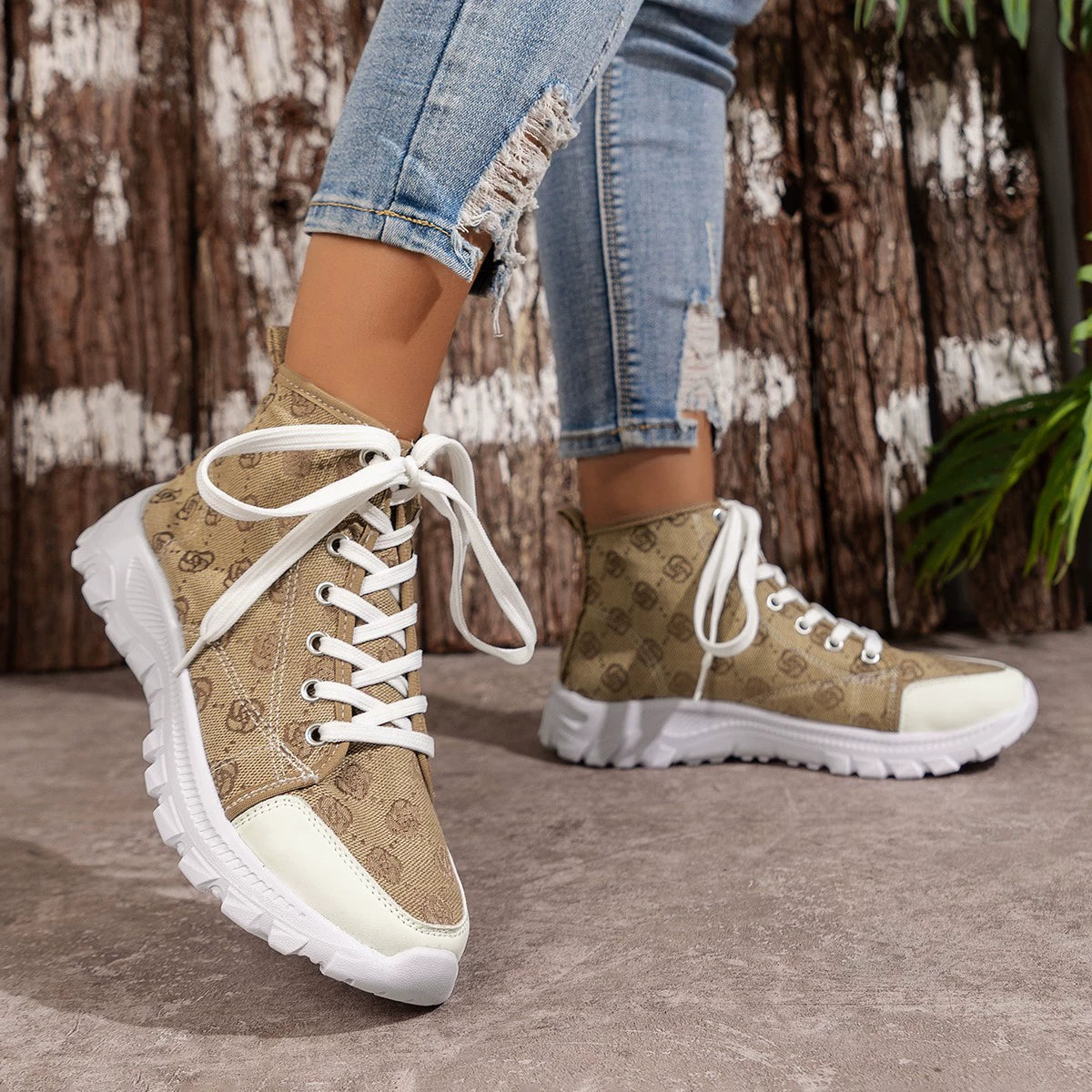 mens-round-toe-sneakers-sole-detail-traction-design