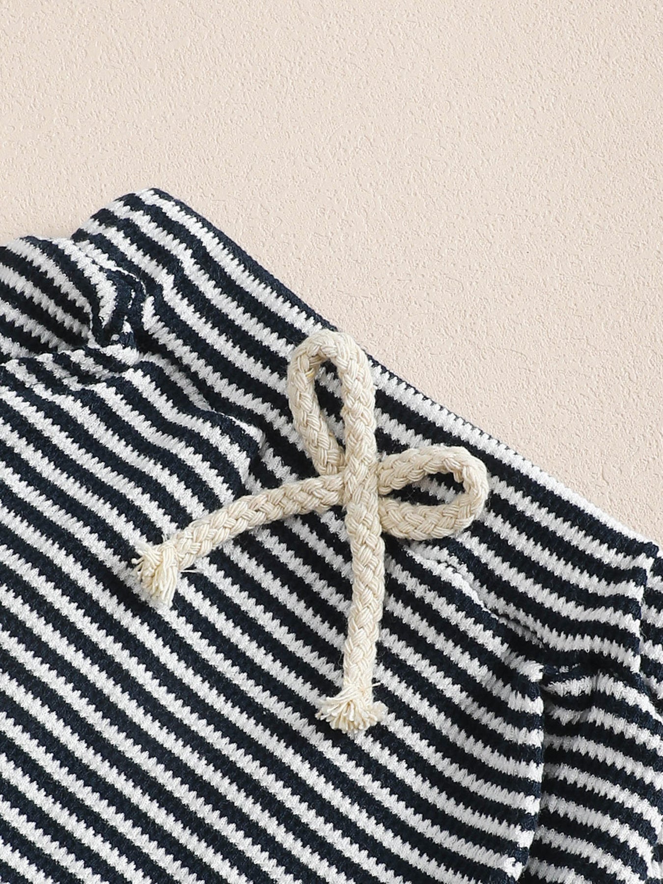 close-up-kids-striped-pocket-sweatshirt-detail