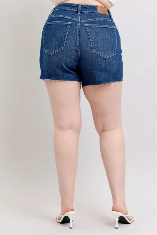 styled-judy-blue-plus-size-criss-cross-waist-denim-shorts-casual-outfit