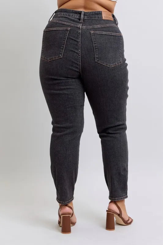 styled-judy-blue-mid-rise-tummy-control-slim-jeans-casual-outfit