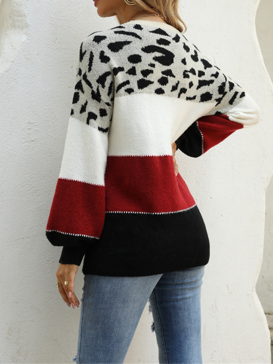 styled-angel-wings-color-block-leopard-round-neck-sweater-casual-outfit
