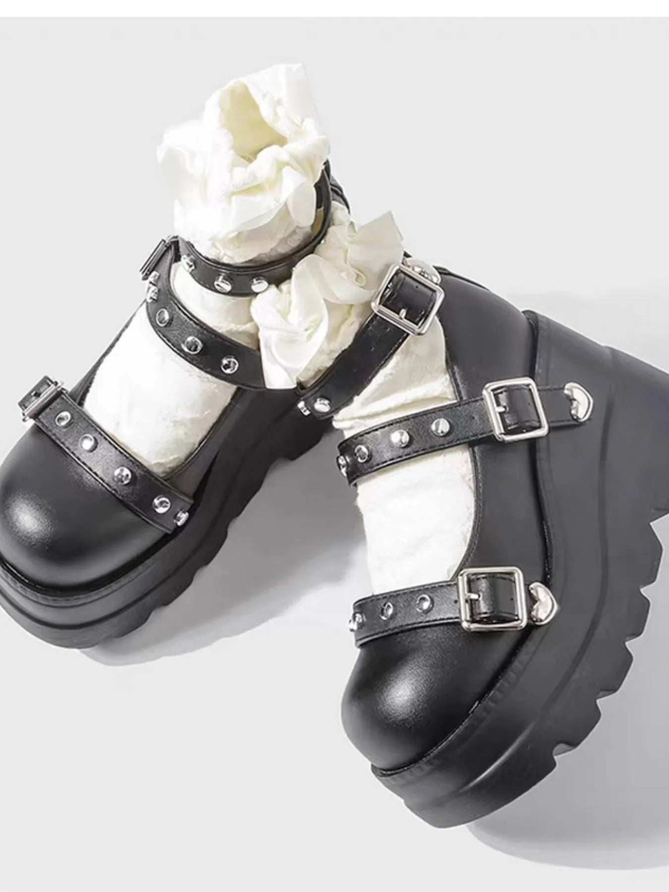 styled-platform-mary-jane-shoes-with-triple-buckle-casual-outfit