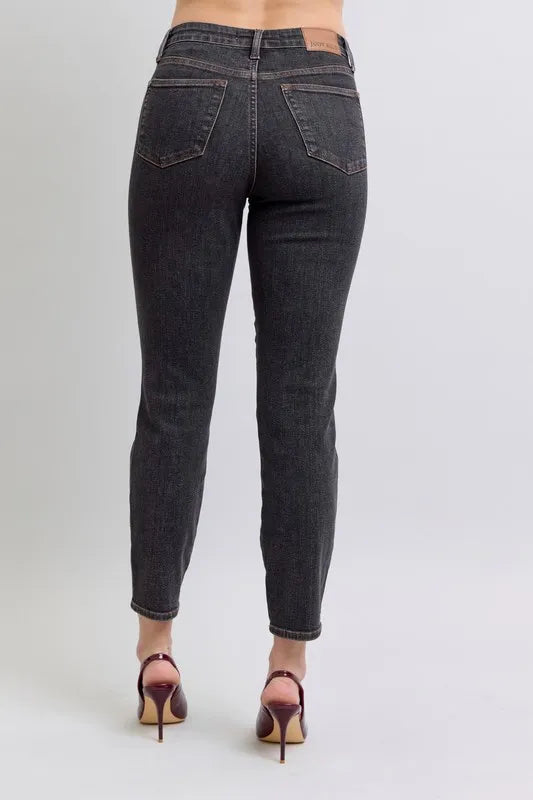 judy-blue-jeans-tummy-control-waistband-detail-flattering-fit
