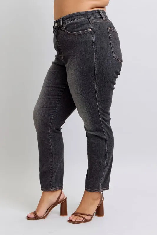 judy-blue-jeans-tummy-control-waistband-detail-flattering-fit