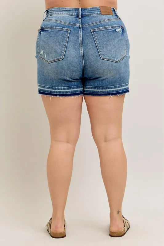 close-up-vintage-wash-detail-denim-shorts