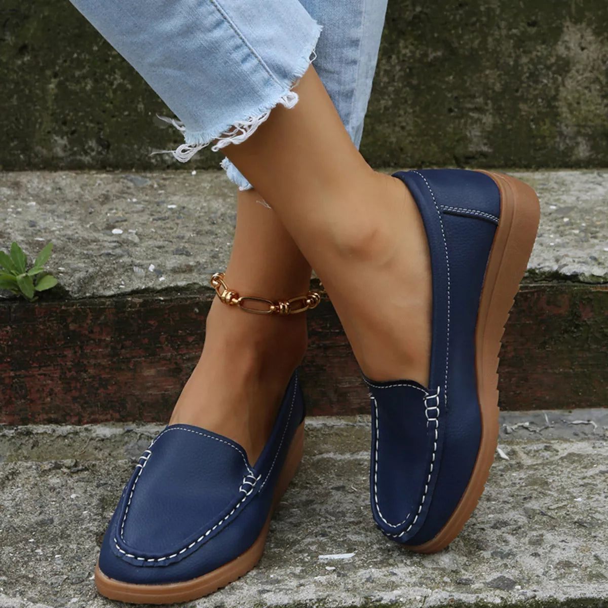 round-toe-wedge-slip-ons-sole-detail-fashion-design