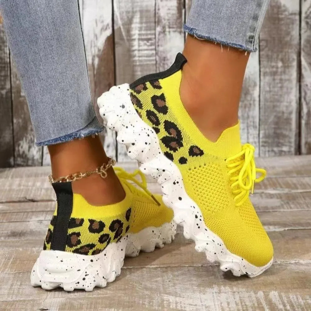 women-styling-leopard-mesh-athletic-sneakers-casual-outfit